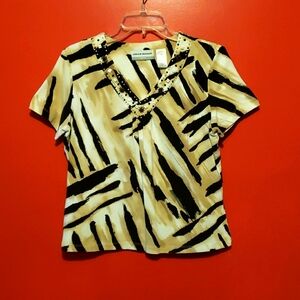 Alfred Dunner Lady's Petite V-Neck Shortsleeved Tee with Embellishments